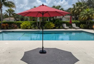 90in Red Hand Crank Patio Sun Shade Umbrella with Stand! Good condition! 100in tall