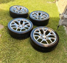 24” Chrome 6-Lug Wheels & 305/35R24 Tires – Set of 4 – Chevy Silverado