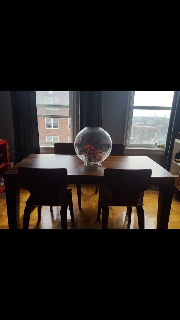 West Elm Carroll Farm Dining Room Table With Crest Bwood Chairs All Five Pieces For In New York Ny Offerup