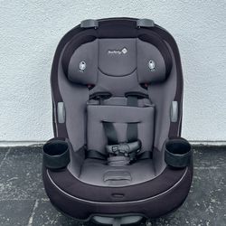 LIKE NEW SAFETY FIRST GROW AND GO CONVERTIBLE CAR SEAT!!