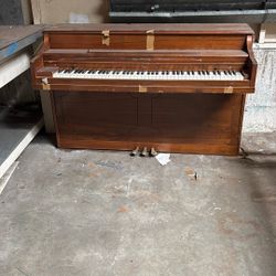 Free Upright Piano, IN TUNE, ALL KEYS WORK!
