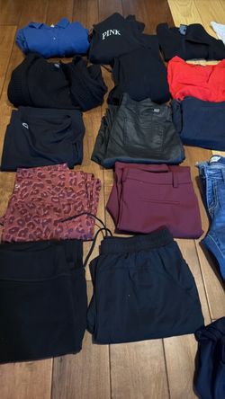 Ropa para mujer 25 piezas size SyM. Buenas condiciones $15  toda