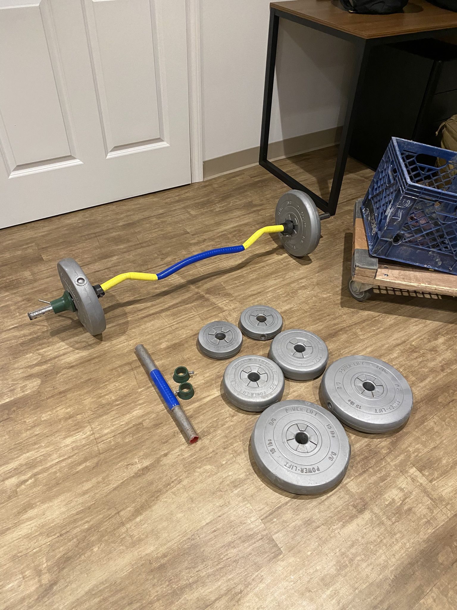 Curved barbell with set of weight plates