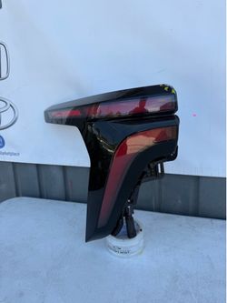 CHEVY CHEVROLET TRAVERSE 2024 2025 2026  tail light tail lamp taillight left driver side LH used original OEM (CHIPPED)