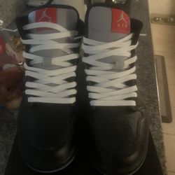 Jordan 1 Mid 