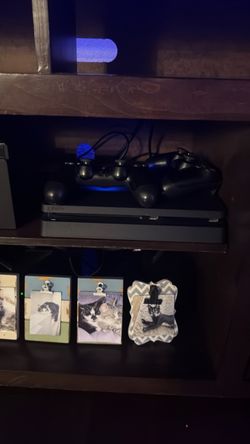 Sony PlayStation 4 Console with Controller