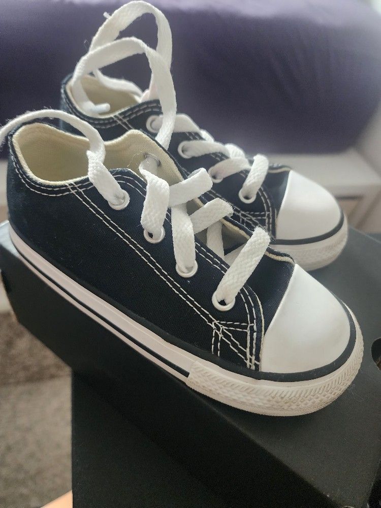 toddler size 8 converse
