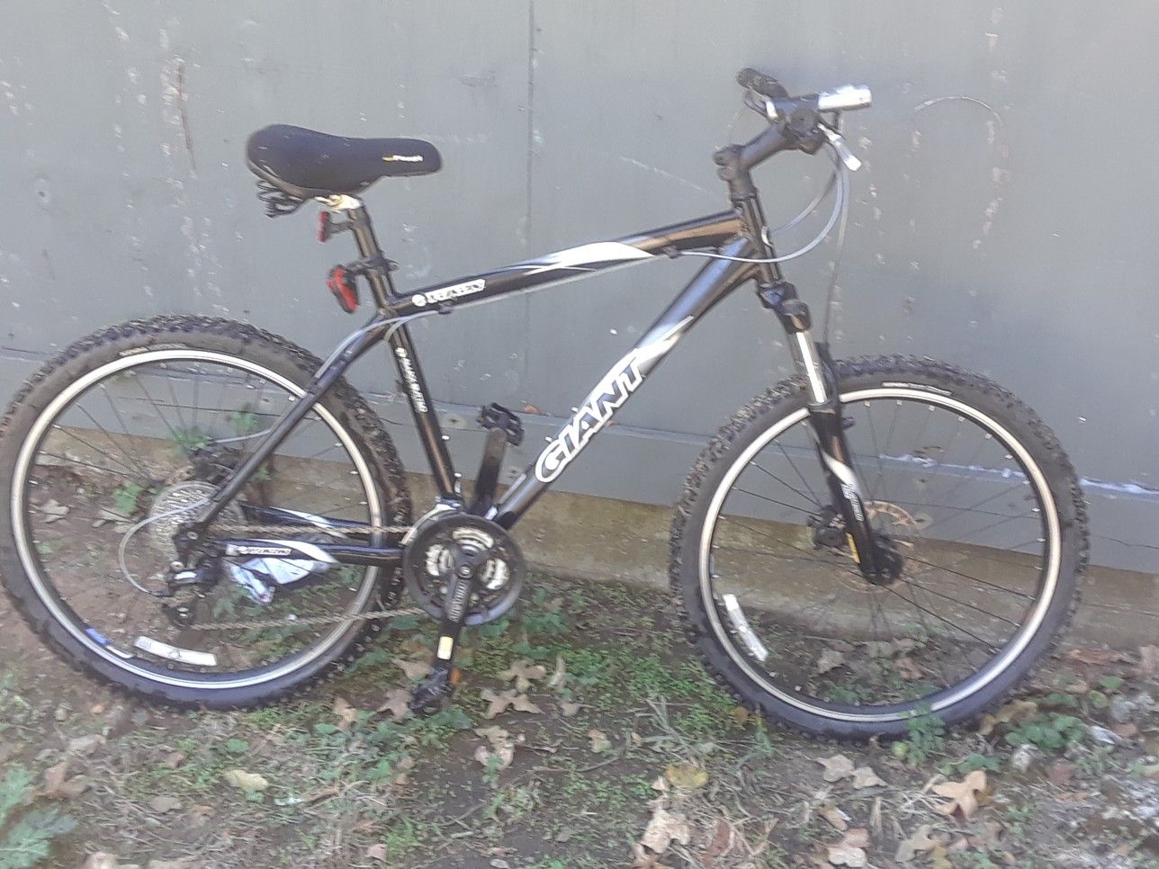 Giant yukon 19" frame mountain bike