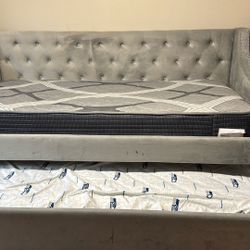 2 Twin Daybeds
