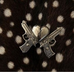 Vintage Rock Rebel Guns and Broken Heart Belt Buckle
