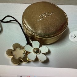 Daisy Solid Perfume By Marc Jacob’s