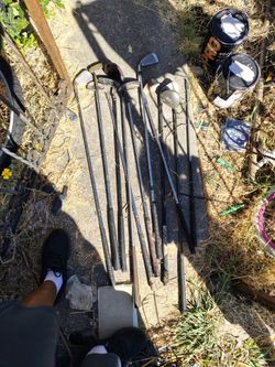 Golf clubs 2 dollars each