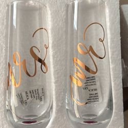 Wedding champagne flutes Mr And Mrs In gold 