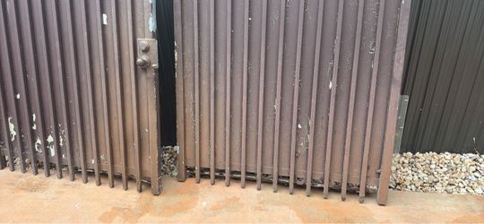Metal Sliding Gate with Vertical Bars