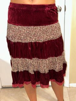 Celui Vintage Y2K Burgundy Velvet Floral Tiered Midi Skirt Lace Trim