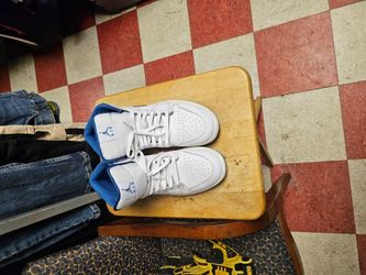 Sneakers size 14