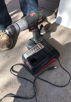 Craftsman drill, battery and charger set