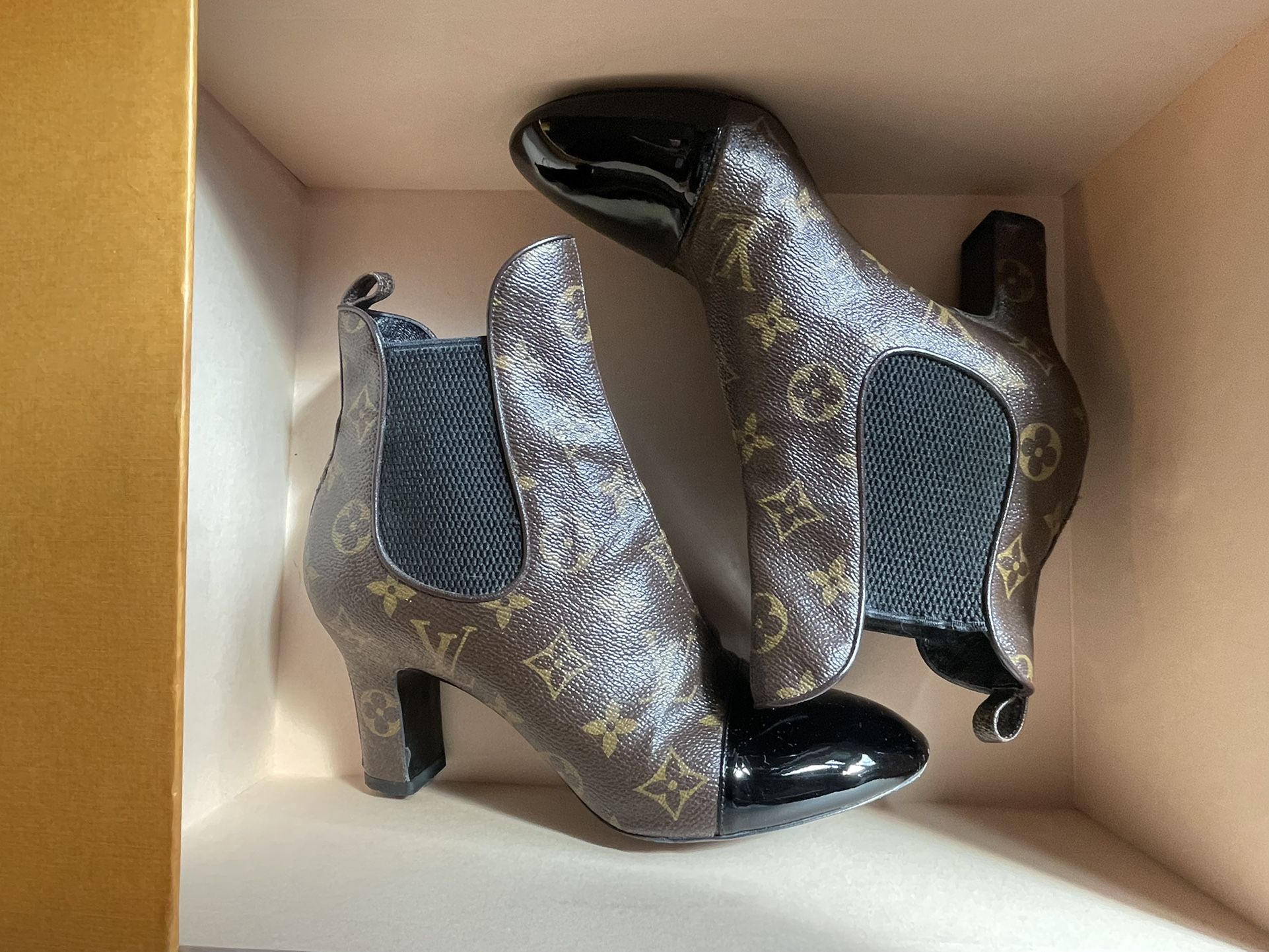 Designer Shoes Louis Vuitton, Jimmy Choo, Christian Louboutin