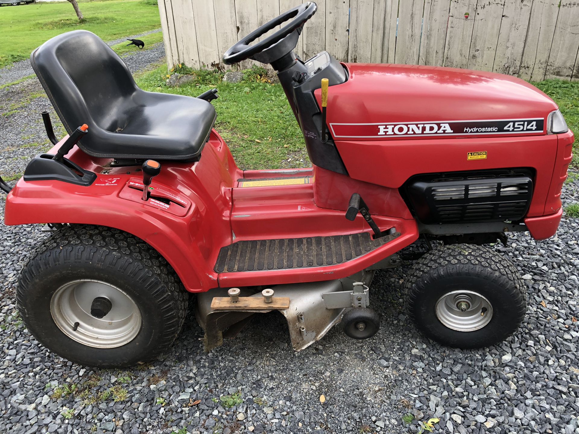 Honda 4514 hydrostatic riding lawn mower with grass bagger - Deliver available!