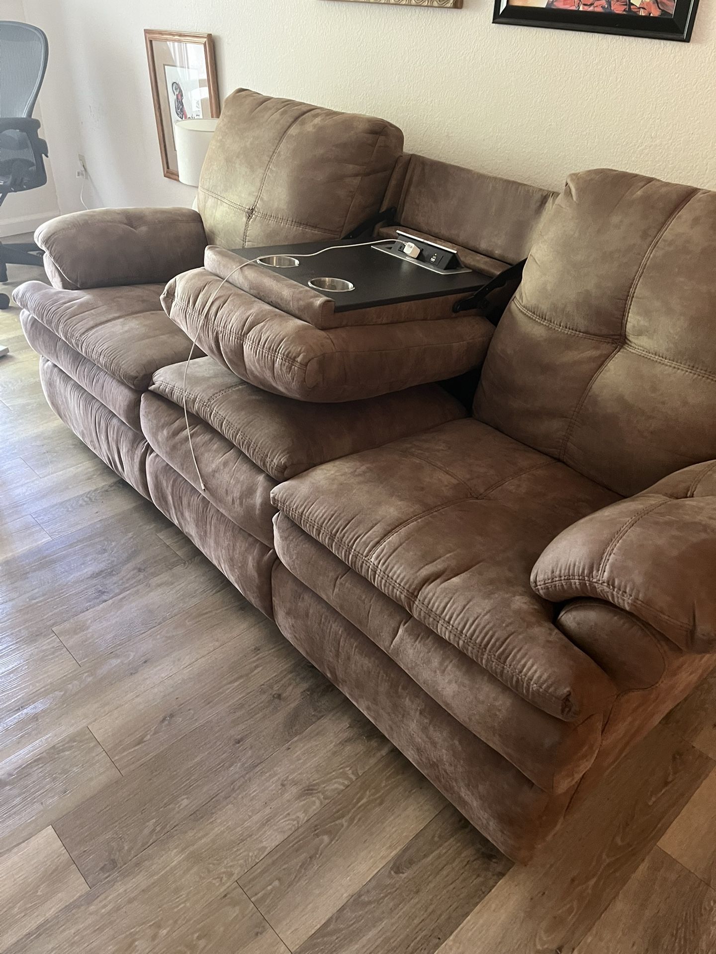 Micro Fiber Couch Reclines 