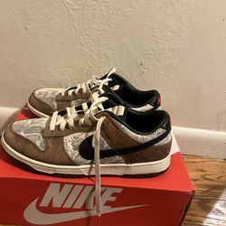Nike Low Dunks Size 9.5 For Sale $60