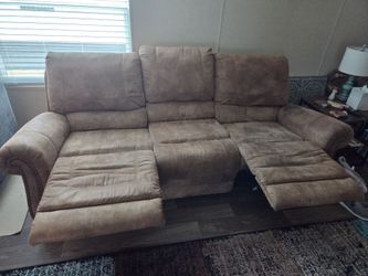 Manual Reclining Couch