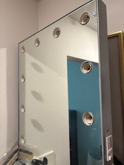Vanity impression mirror