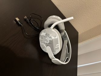 LG UltraGear gaming monitor/ Turtle Beach Stealth 500 headphones/ reclining gaming chair