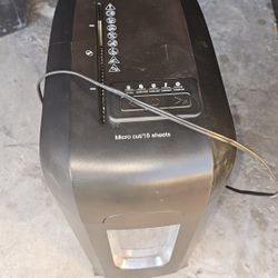 Member's Mark 18-Sheet Micro-Cut Shredder (Model MPNC250A)