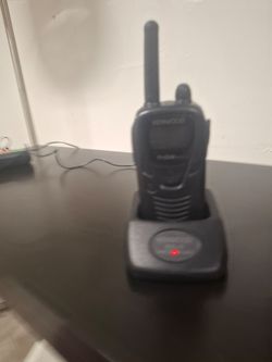 3 KENWOOD WALKIE TALKIES & CHARGER