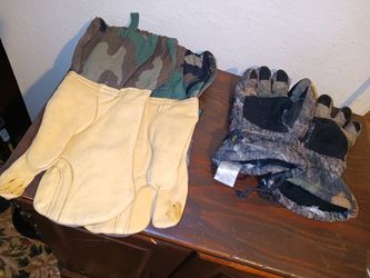 One Pair Of Camo Hunting Gloves And One Pair Of Mittens Thumbnail