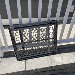 BABY GATE