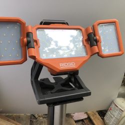 RIDGID 18 V SHOP LIGHT