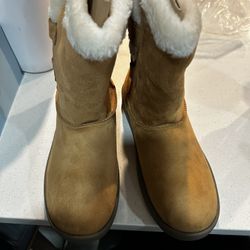 Comfort Cozy boots (Never Worn)