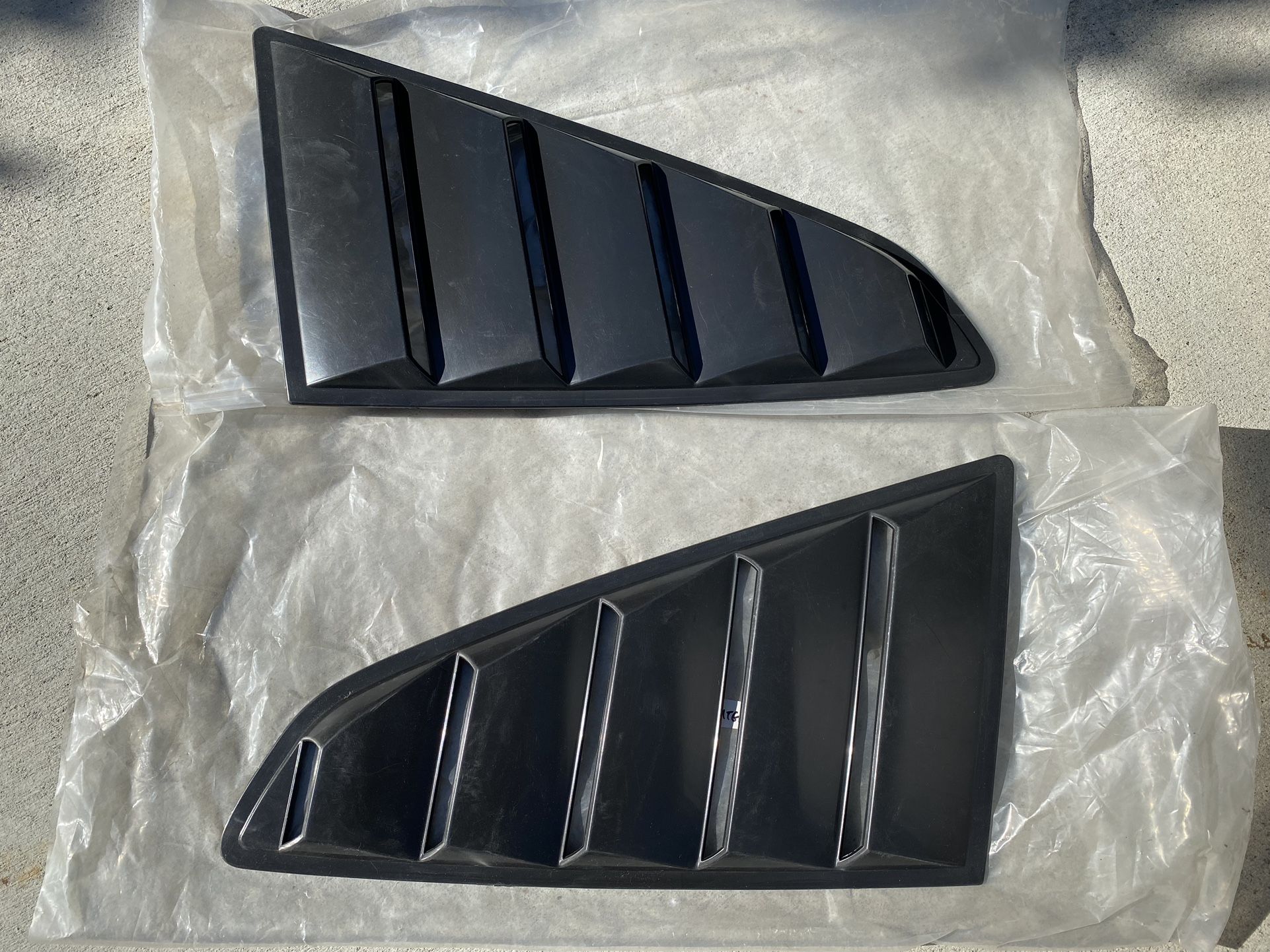Ford Mustang Rear Side Window Vent Louvers