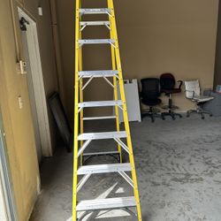 Husky Step Ladder 8 Feet Tall