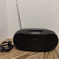SONY CFD-S70 Portable Radio Boombox  Cassette, CD AM/FM Radio