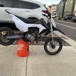 THUMPSTAR - TSX125CC Pit Bike/ Dirt Bike