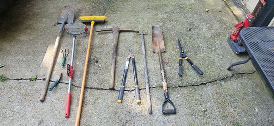 Garden hand tools yard equipment