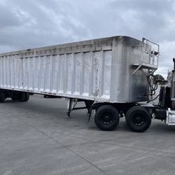 Trailer 2014 Warren Walking Floor 42FT 102”. 