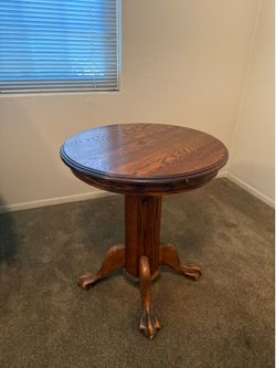 Oak round table