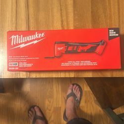 Milwaukee Cordless Multi Too 
