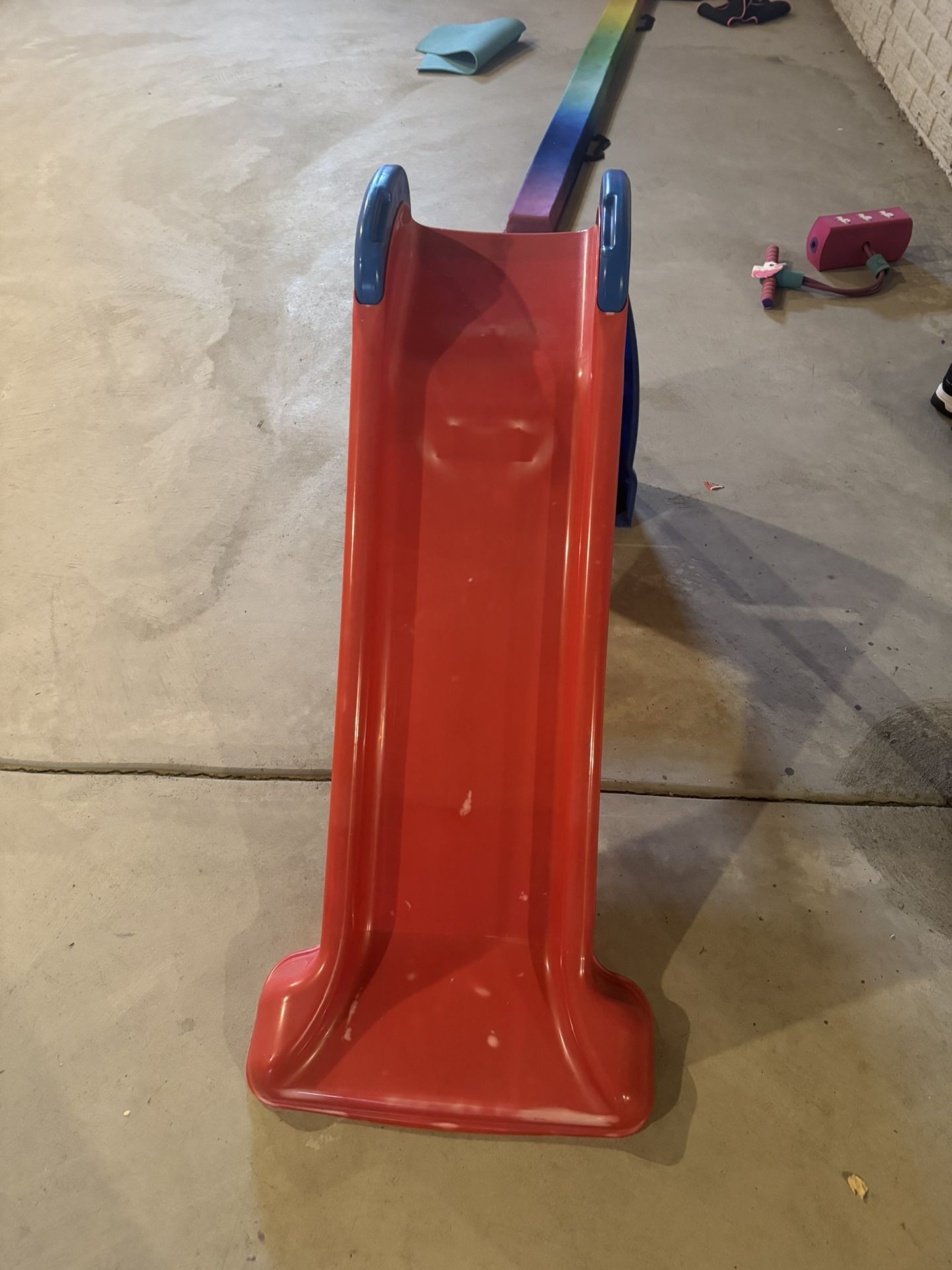 Little Tikes Bball Hoop And Slide 