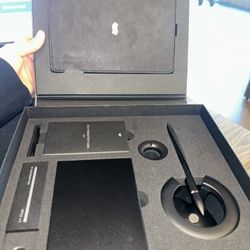 Novium 18k Gold Gift Set