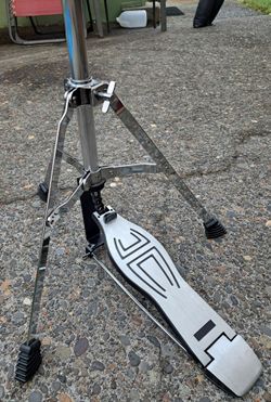 Hi hat stand, affordable, built well. Near New