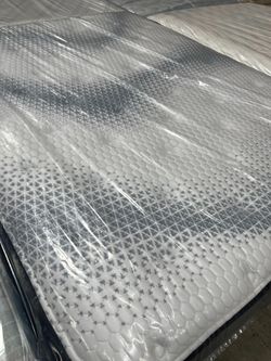 Queen Serta ICOMFORT PRO Latex foam cooling mattress