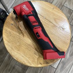 Milwaukee M18 18V Lithium-Ion Cordless Oscillating Multi-Tool (Tool-Only)
