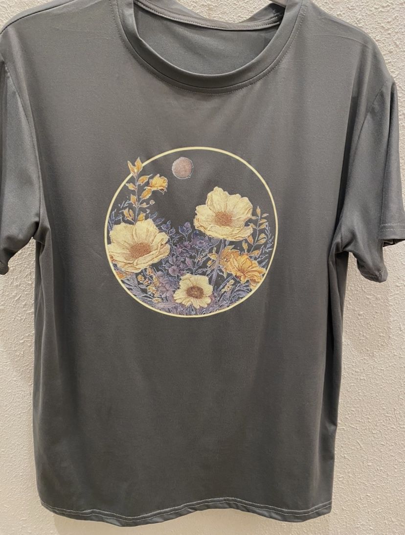 Women’s Size Large Floral Graphic Tee