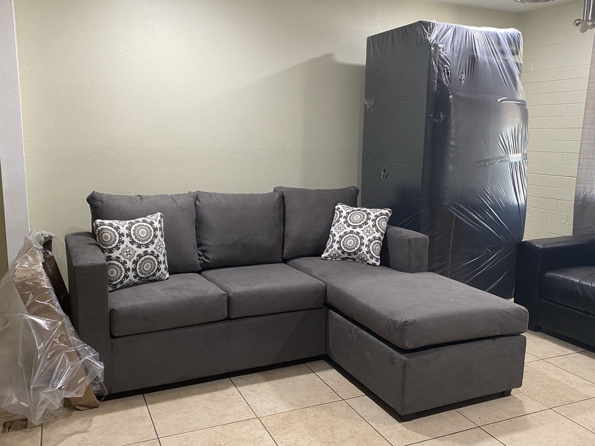 Minie Grey Sectional ‼️new In Stock ‼️