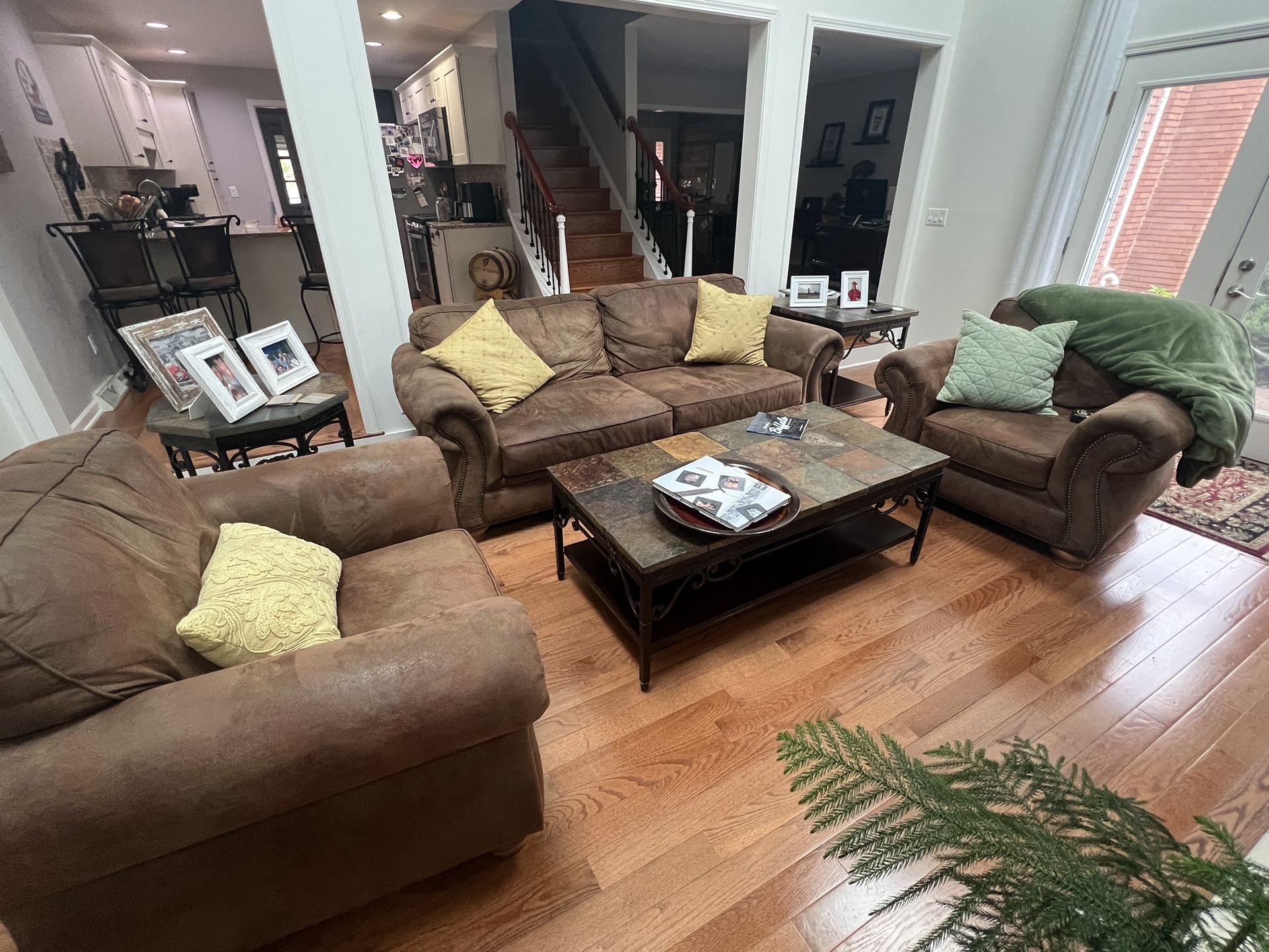 3 Piece Broyhill Sofa w Chairs and Accent Pillows